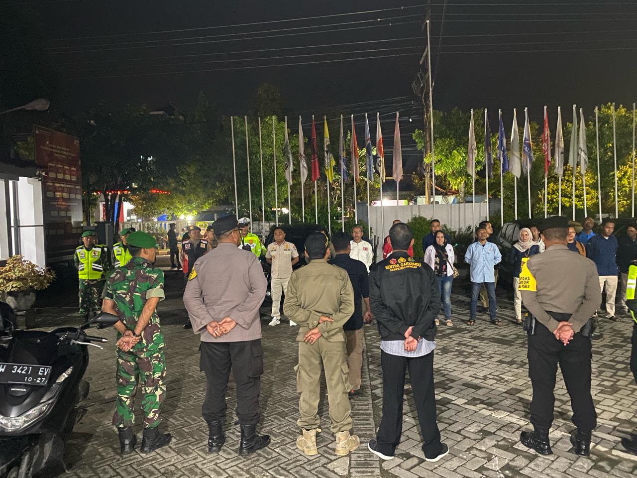 TNI-Polri di Lamongan Patroli Gabungan, Sambang KPU dan Bawaslu