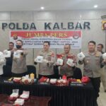 Polda Kalbar Gelar Jumpa Pers Penangkapan Pengedar Narkoba di Pontianak dengan Barang Bukti 15 Kg Sabu