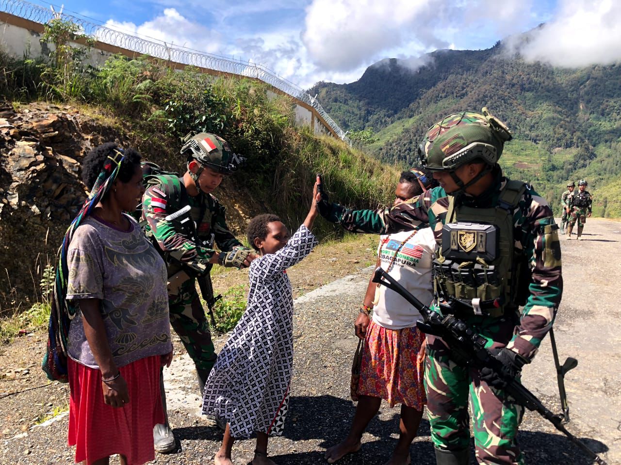 Satgas Yonif 509 Kostrad Tk Holomama Laksanakan Komunikasi Sosial di Intan Jaya, Papua