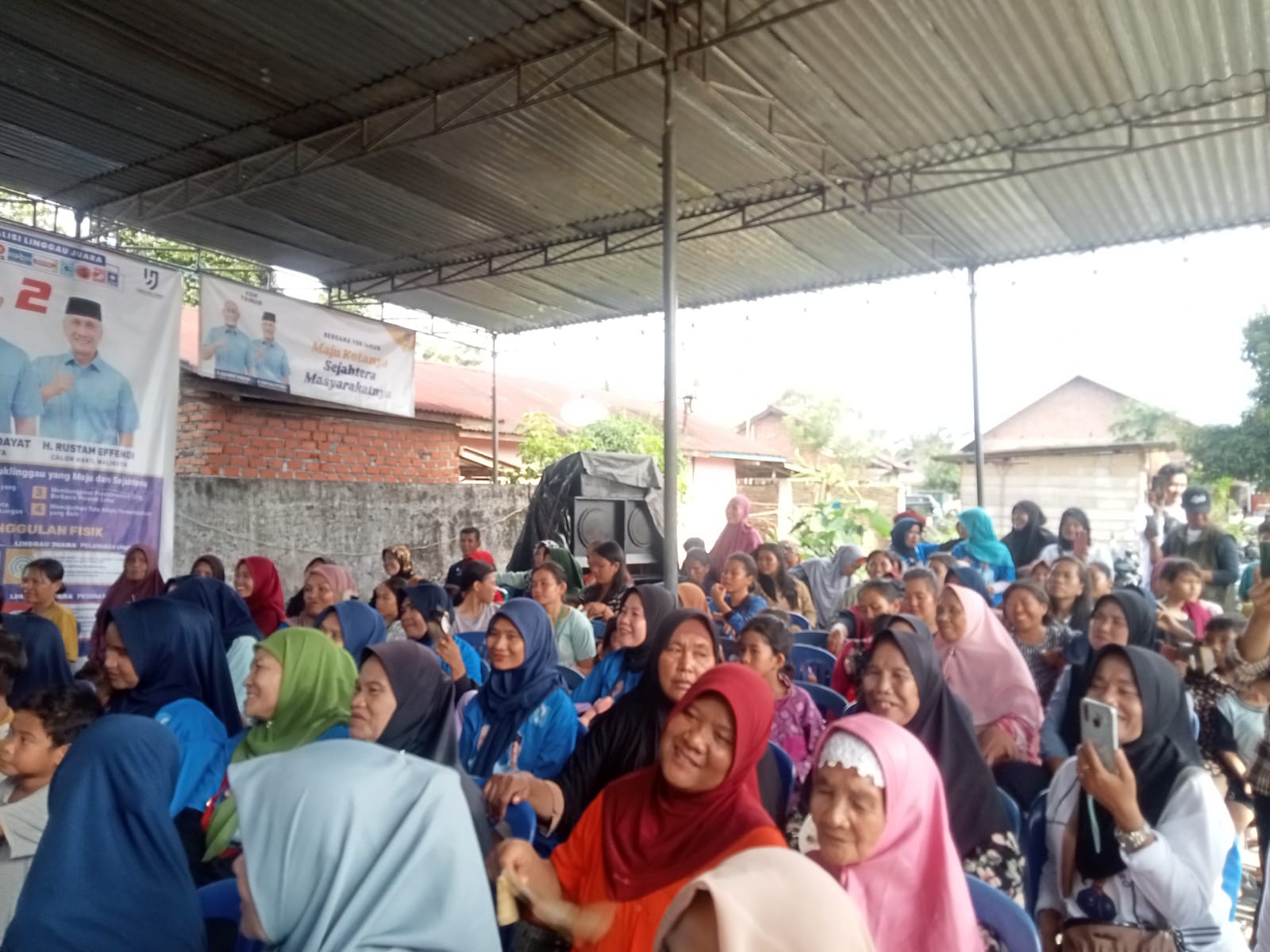 Emak – emak Lubuk Tanjung Siap Menangkan Yoppy Rustam